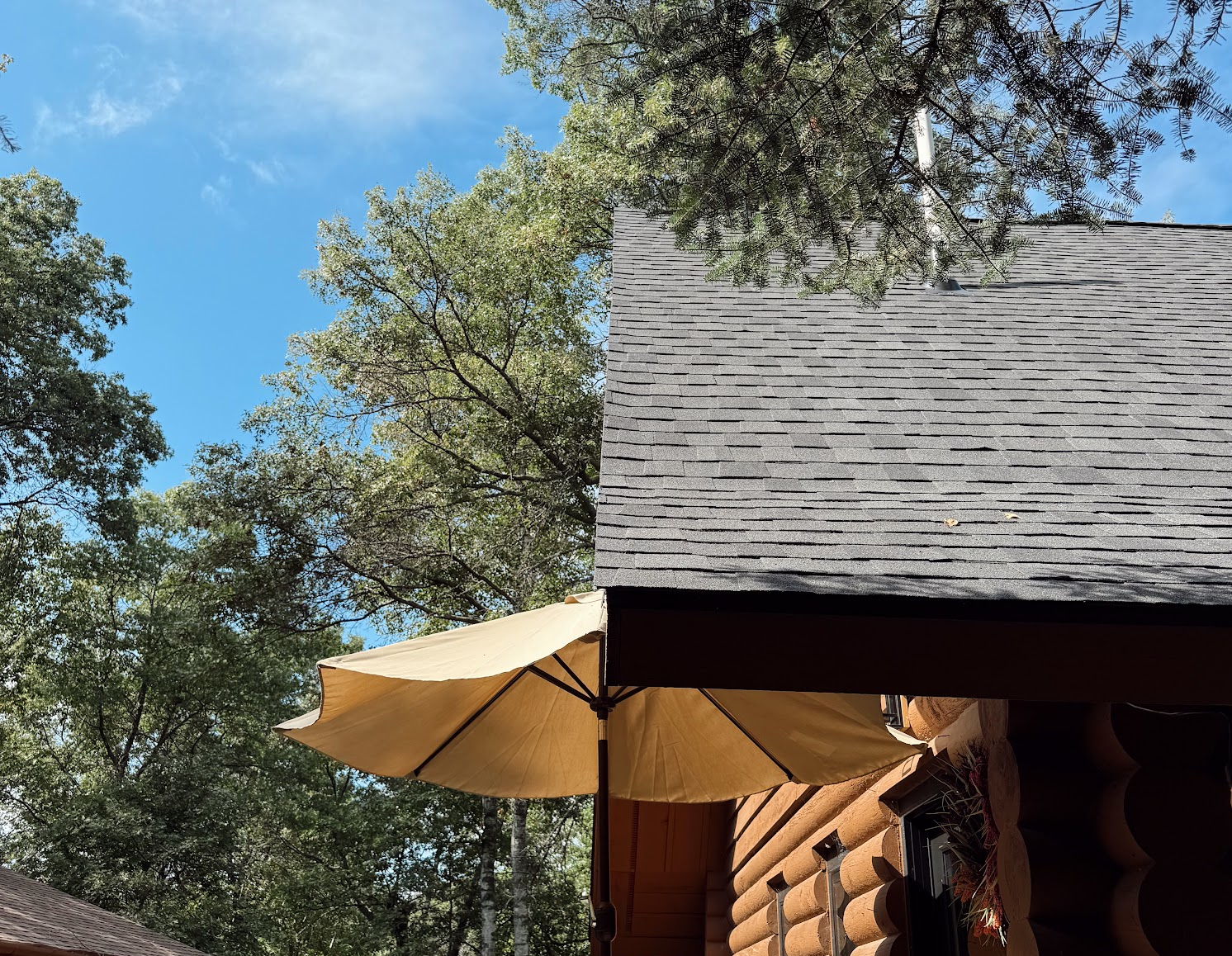 Kendra Johnson review roofing job side picture 2