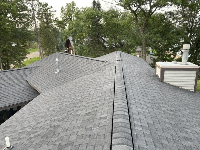 Asphalt roof replacement-project completed in Lakeshore MN